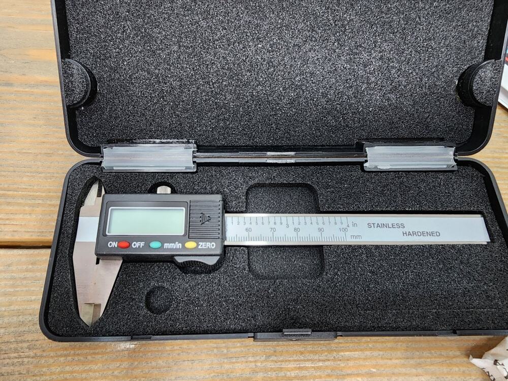 Digital Caliper- Precision- *0-100mm/0-4" Hardened Steel- LCD Display